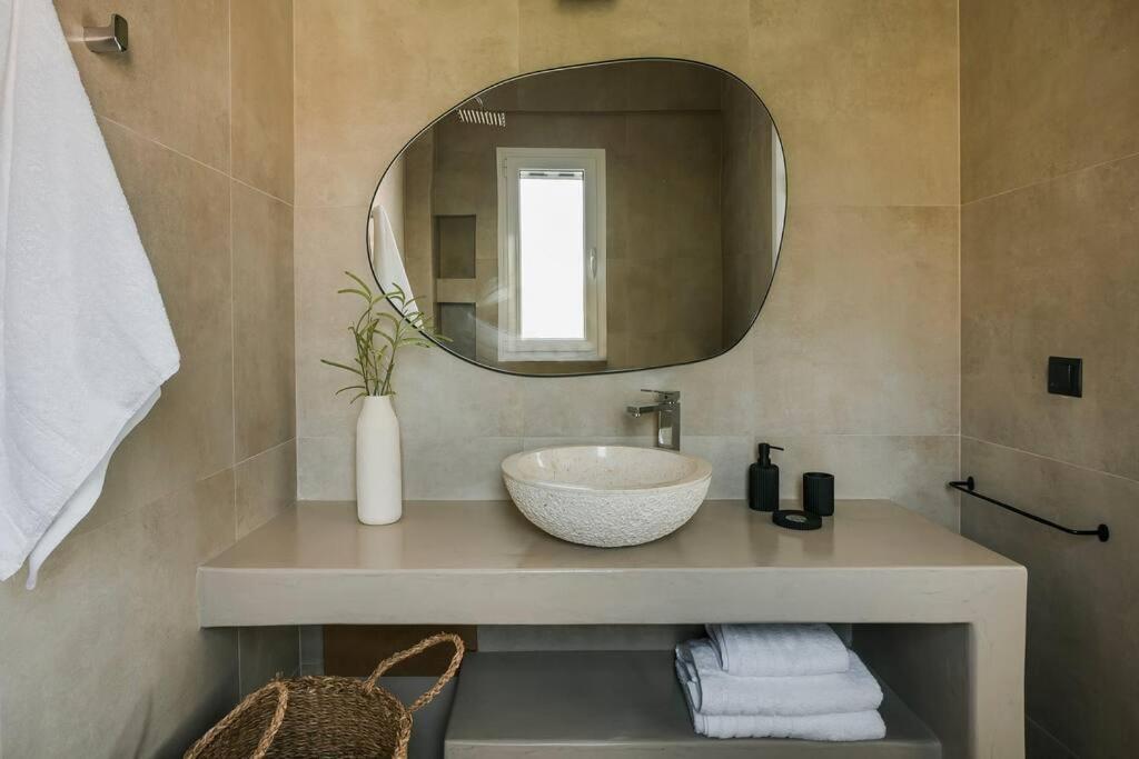 Lourdas White Villa Lourdata  Bagian luar foto